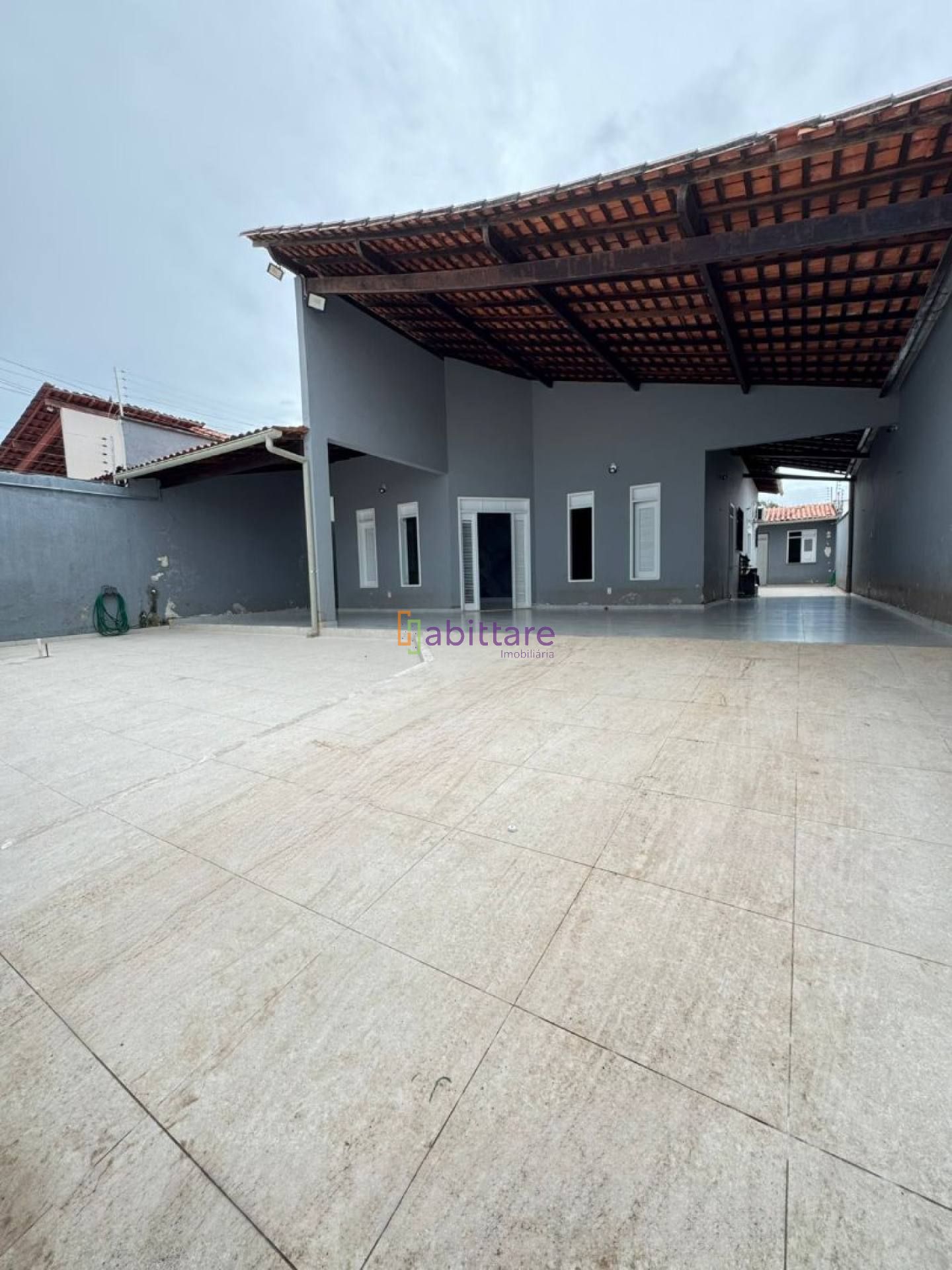Casa com 05 quartos (2 suítes + 1 semi suíte) no Planalto Vinhais