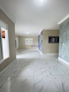 Casa com 05 quartos (2 suítes + 1 semi suíte) no Planalto Vinhais