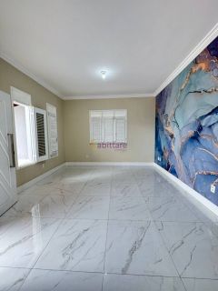 Casa com 05 quartos (2 suítes + 1 semi suíte) no Planalto Vinhais