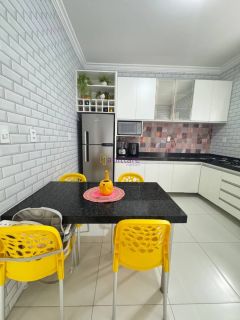 Casa com 05 quartos (2 suítes + 1 semi suíte) no Planalto Vinhais
