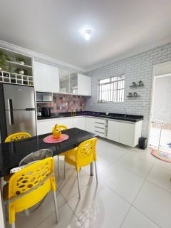 Casa com 05 quartos (2 suítes + 1 semi suíte) no Planalto Vinhais