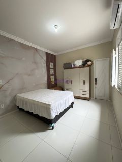 Casa com 05 quartos (2 suítes + 1 semi suíte) no Planalto Vinhais