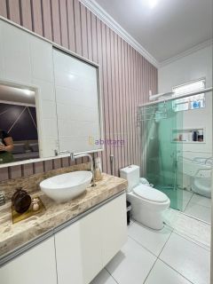 Casa com 05 quartos (2 suítes + 1 semi suíte) no Planalto Vinhais
