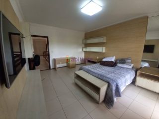 Casas duplex com 05 suítes no Quintas do Calhau