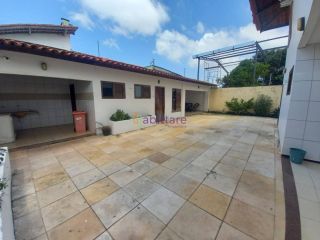 Casas duplex com 05 suítes no Quintas do Calhau
