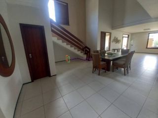 Casas duplex com 05 suítes no Quintas do Calhau