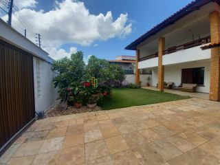 Casas duplex com 05 suítes no Quintas do Calhau