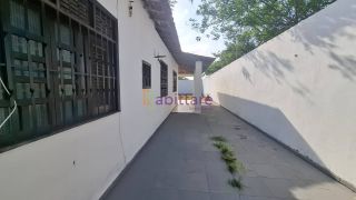 Casa duplex com 05 suítes no Quintas do Calhau