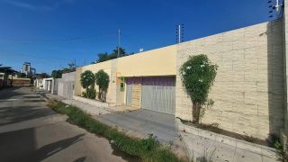 Casa duplex com 05 suítes no Quintas do Calhau