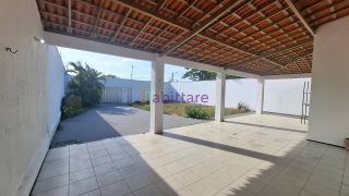 Casa duplex com 05 suítes no Quintas do Calhau