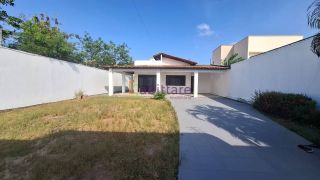 Casa duplex com 05 suítes no Quintas do Calhau