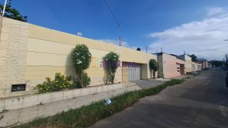 Casa duplex com 05 suítes no Quintas do Calhau