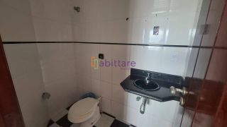 Casa duplex com 05 suítes no Quintas do Calhau