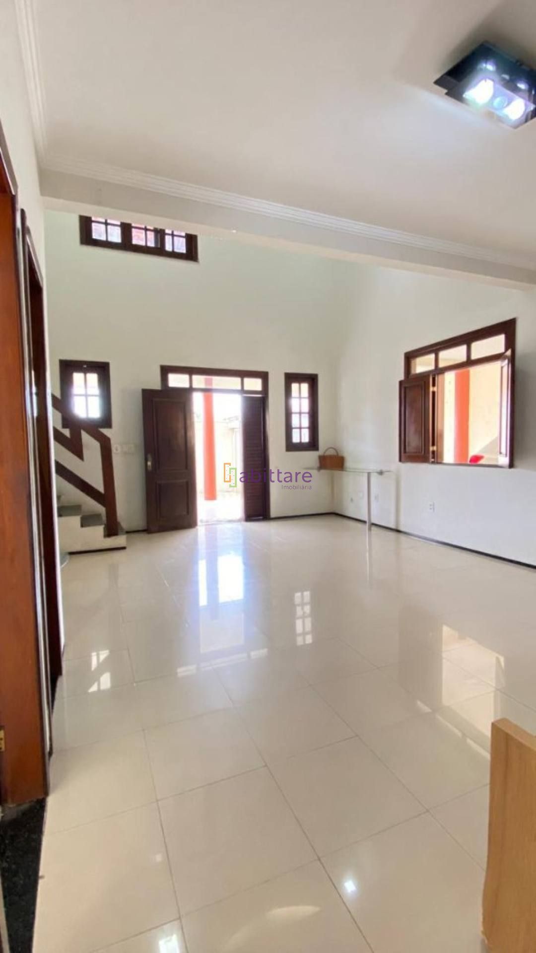 Casa Residencial Para venda ou aluguel - Com 270m² com 4 suítes + DCE no Cohajap - próx. ao Pizza One