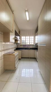 Casa Residencial Para venda ou aluguel - Com 270m² com 4 suítes + DCE no Cohajap - próx. ao Pizza One