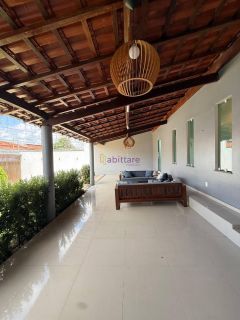 Casa residencial com de 200m² com 03 quartos (1 suíte) no Alto do Calhau