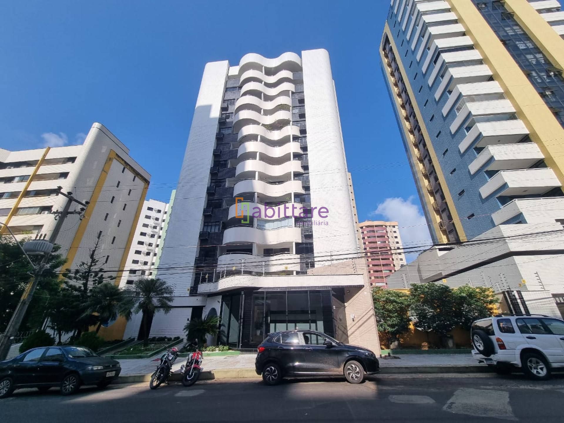 Alugo: apartamento no Ed. Cosmopolitan - Próx á Escola Crescimento no Renascença.