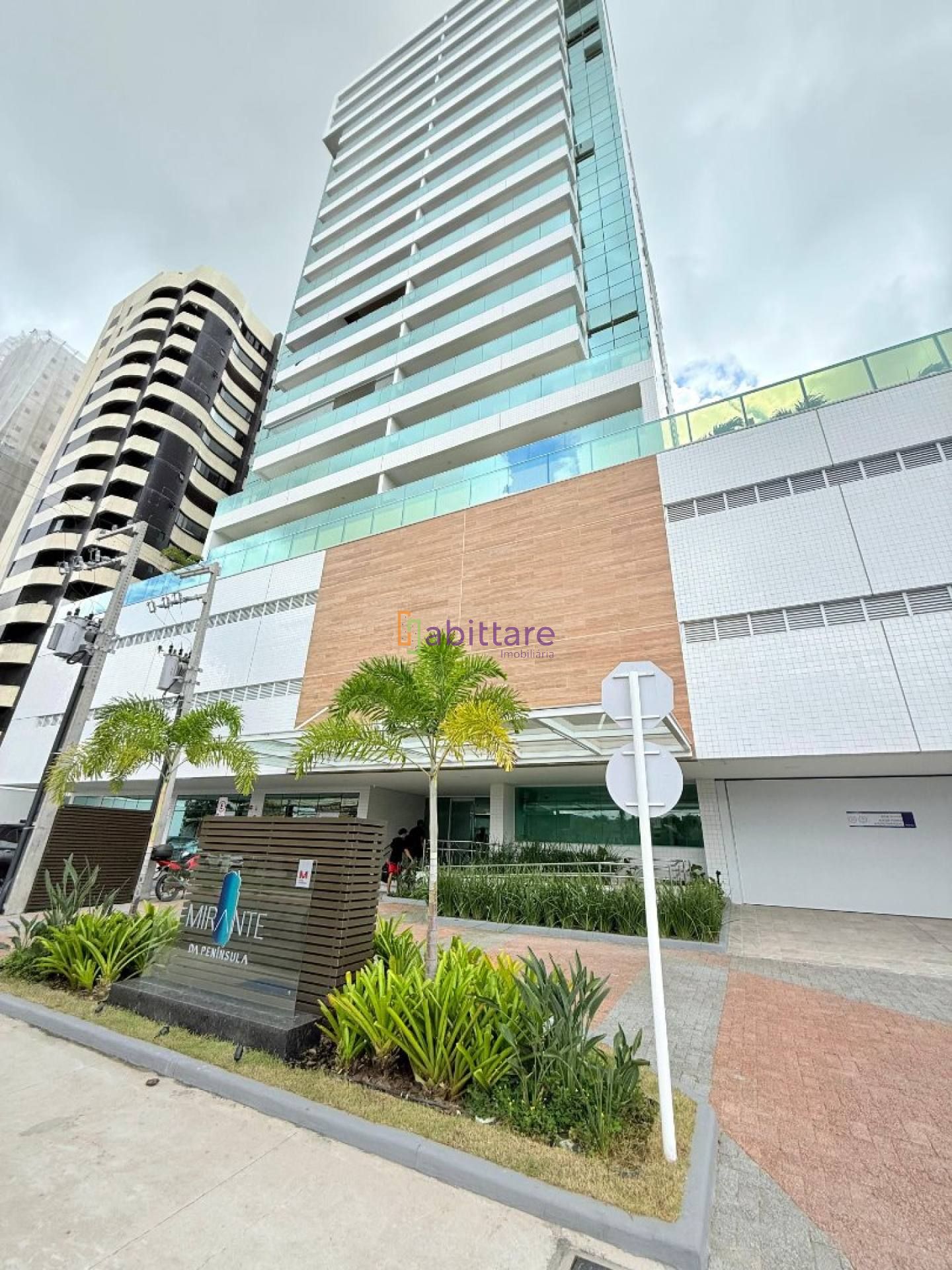 Alugo apartamento no Mirante da Península com 3 quartos (1 suíte)