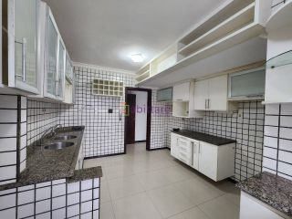 Cobertura de 240m² com 4 quartos (3 suítes) no Village Alcântara