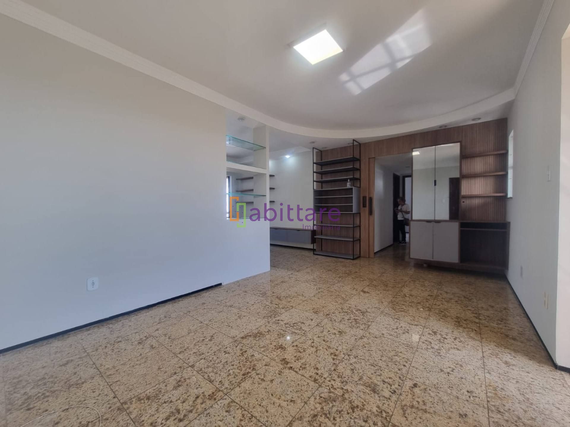 Alugo Apto no Edifício Dom Carlos de 127m² com 3 quartos (1 suíte / 2 suites canandeses) + DCE