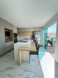 Casa duplex com 3 suítes no Araçagi Praia Clube - próxima à Praia do Meio
