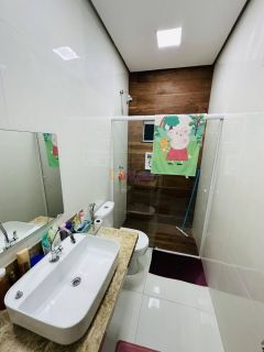 Casa duplex de 280m² com 4 quartos (3 suítes) no Residencial Vinhais II