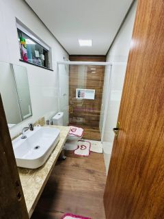 Casa duplex de 280m² com 4 quartos (3 suítes) no Residencial Vinhais II