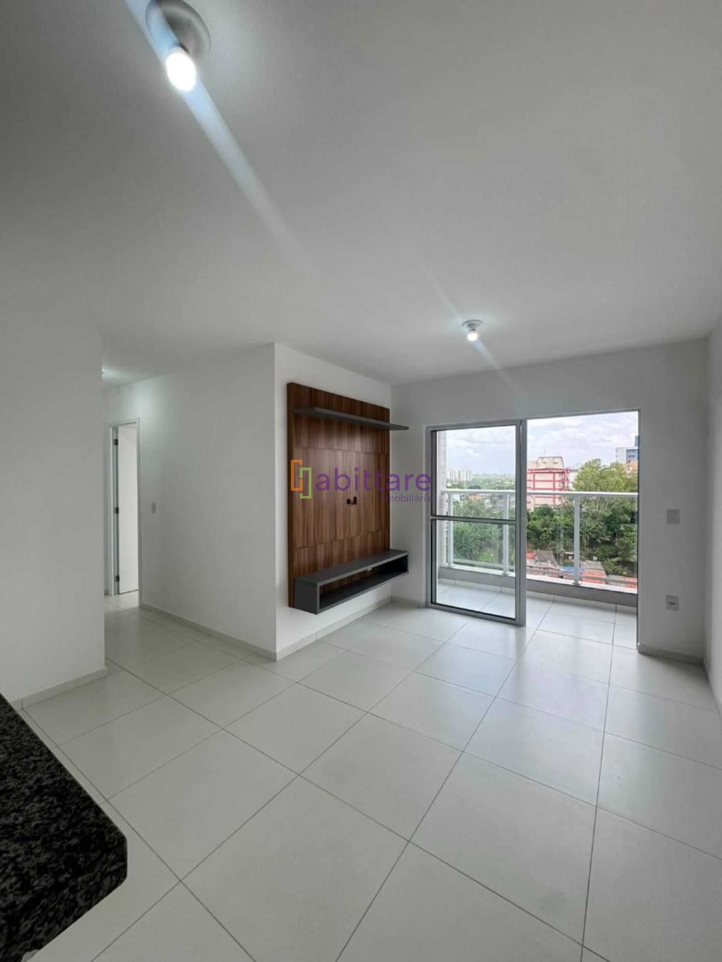 Alugo apartamento no Altos do São Francisco de 2 quartos (1 suíte)