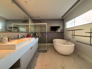 Casa de 440m² com 5 suítes no Condomínio The Prime, no Calhau