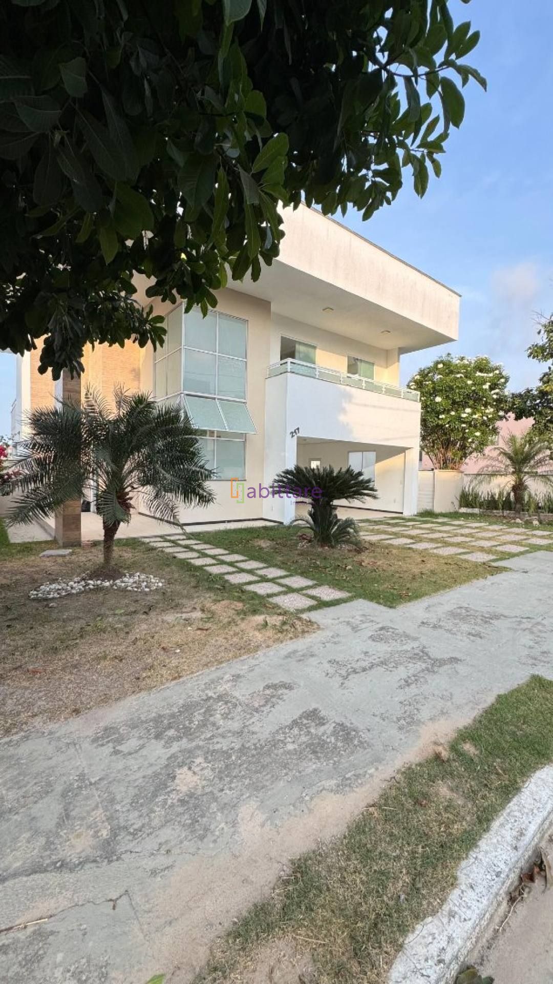 Casa duplex de 337m² no Alphaville com 3 suítes + espaço gourmet