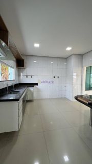 Casa duplex de 337m² no Alphaville com 3 suítes + espaço gourmet