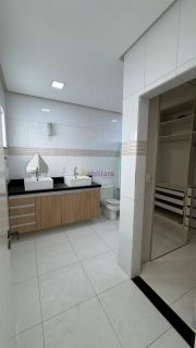 Casa duplex de 337m² no Alphaville com 3 suítes + espaço gourmet