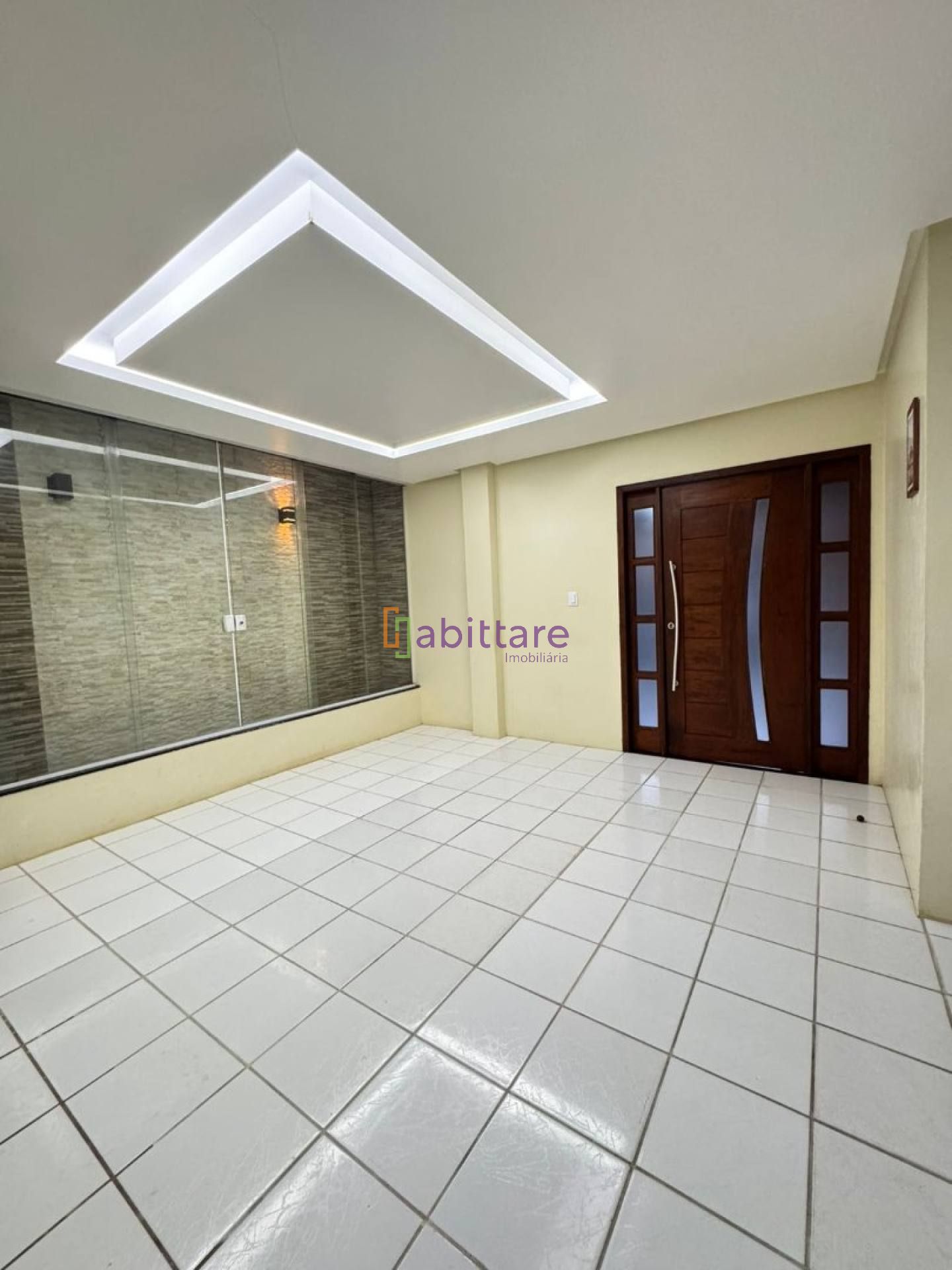 Casa de 100m² com 3 quartos (1 suíte) no Condomínio Zeus
