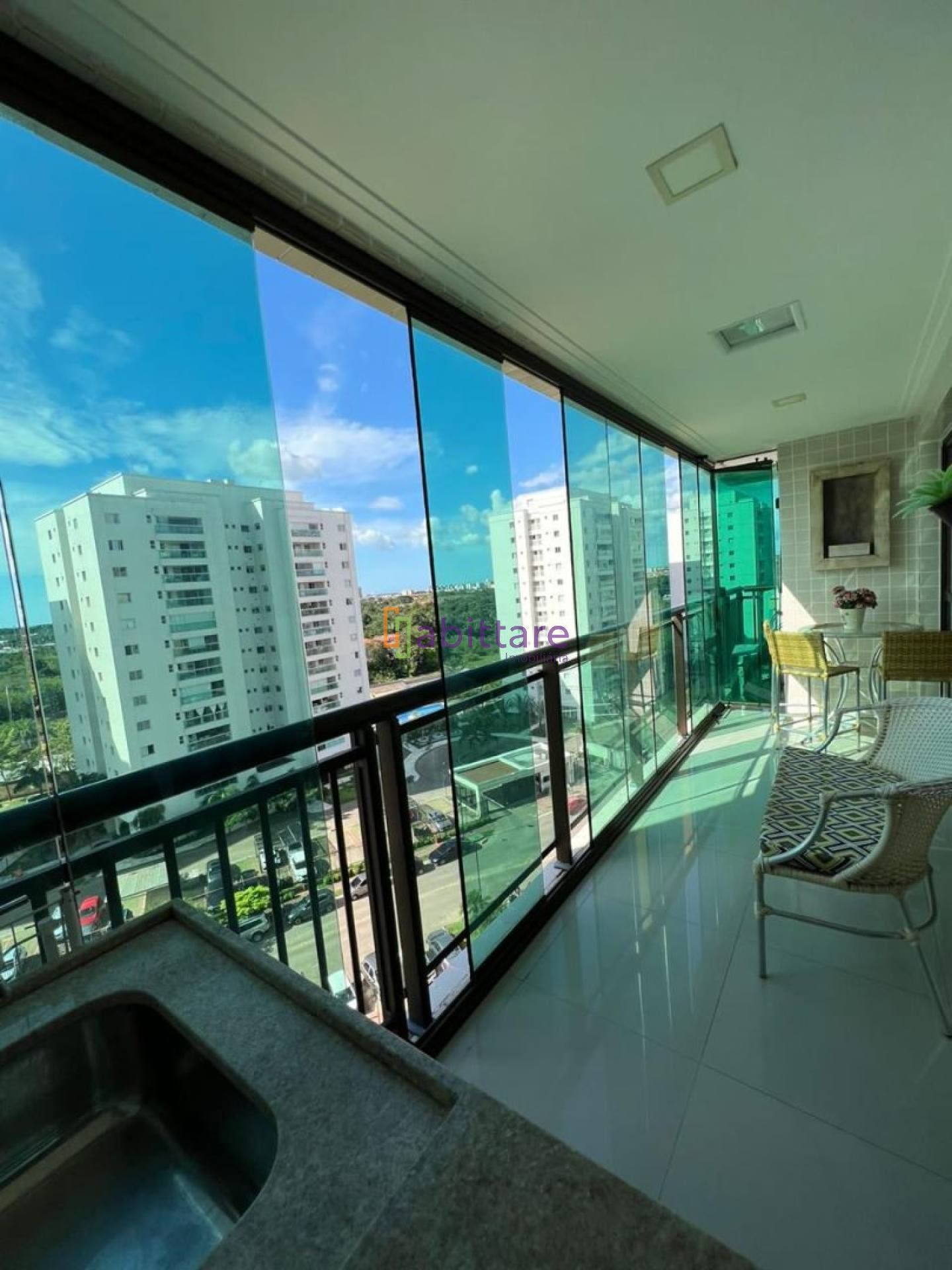 Alugo apartamento de 86m² com 2 quartos (sendo1 suíte com closet) no Jardim de Provence
