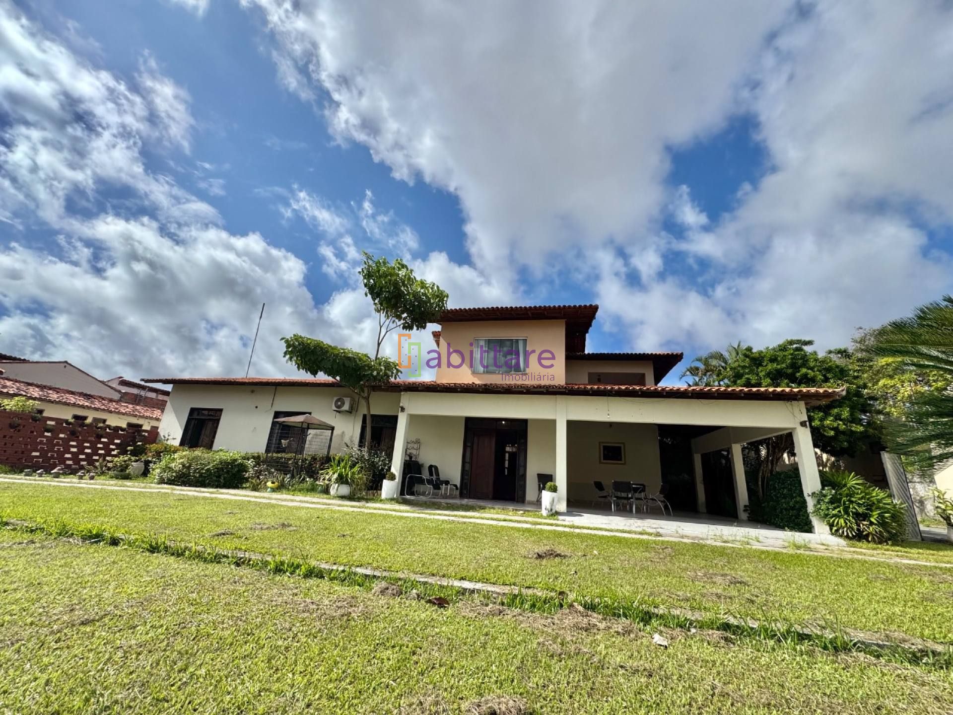 Casa duplex com 06 quartos (2 suítes) + DCE e espaço gourmet com piscina no Chácara Brasil