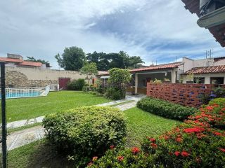 Casa duplex com 6 quartos (2 suítes) + DCE e espaço gourmet com piscina no Chácara Brasil