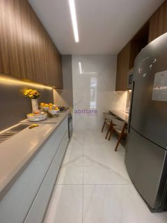 Casa duplex em condomínio no Quintas do Calhau com 4 suítes