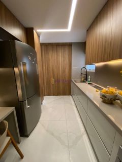 Casa duplex em condomínio no Quintas do Calhau com 4 suítes