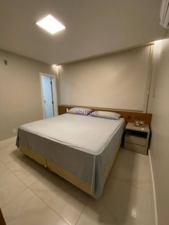 Casa duplex em condomínio no Quintas do Calhau com 4 suítes