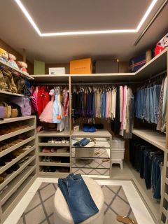 Casa duplex em condomínio no Quintas do Calhau com 4 suítes