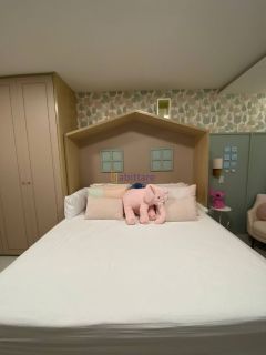 Casa duplex em condomínio no Quintas do Calhau com 4 suítes