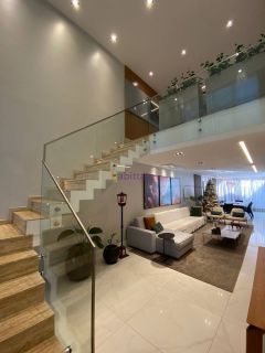 Casa duplex em condomínio no Quintas do Calhau com 4 suítes