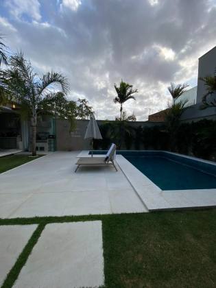 Casa de 250m² em condomínio no Quintas do Calhau com 3 suítes + espaço gourmet