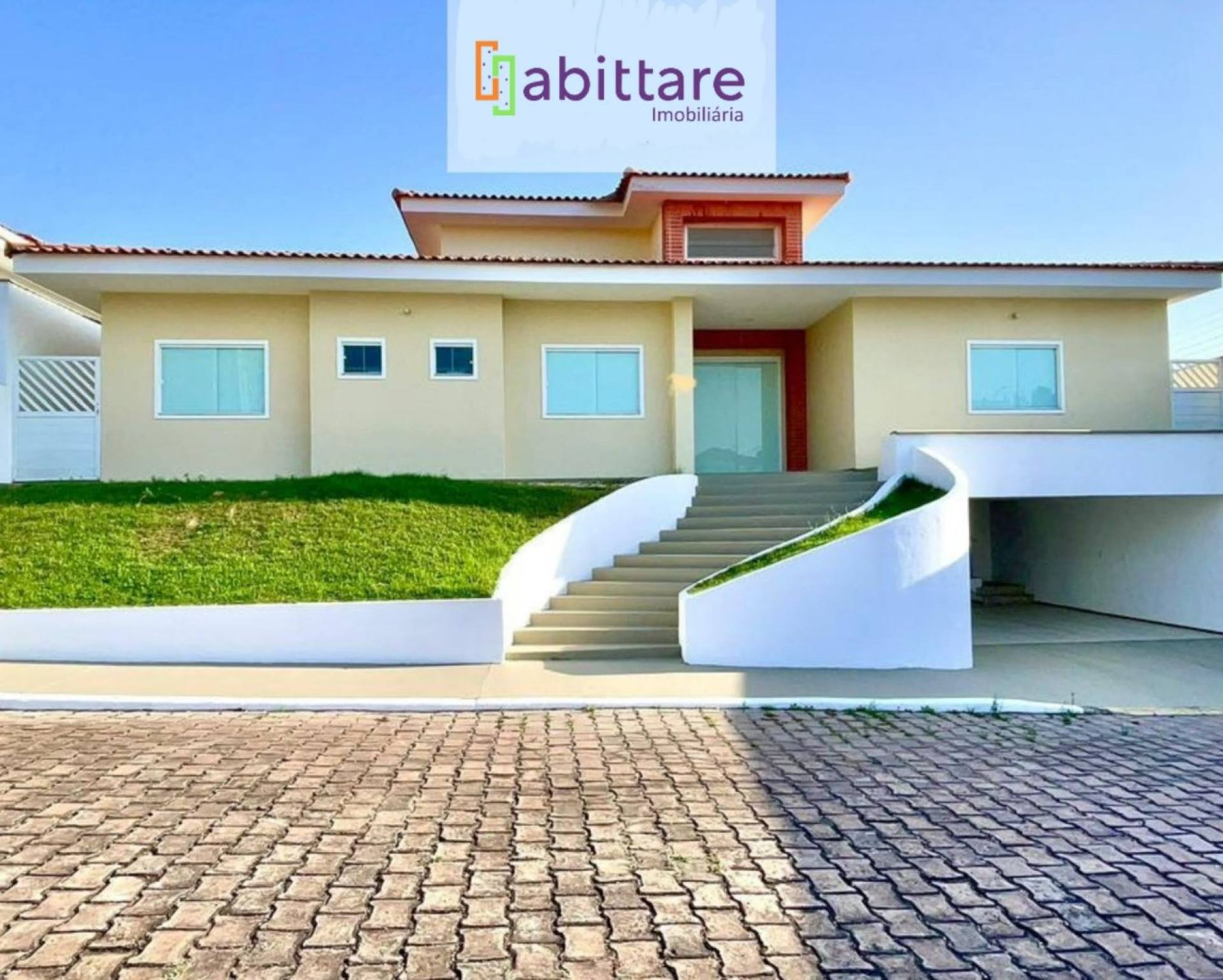 Alugo: Casa no Condomínio Interlagos - 04 Suítes