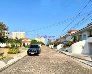 Alugo: Casa no Condomínio Interlagos - 04 Suítes