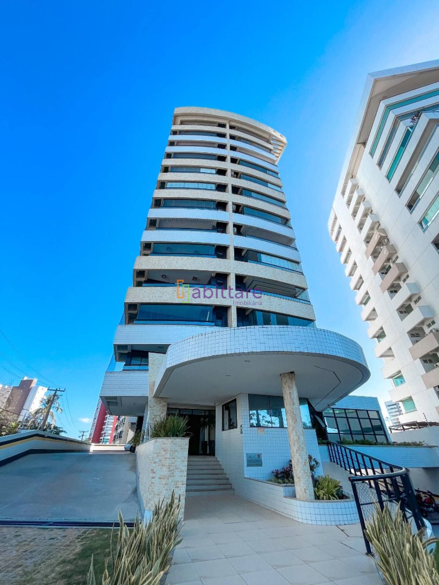 Apartamento no Edifício Porto Madero de 160m² com 3 suítes + DCE na Ponta do Farol