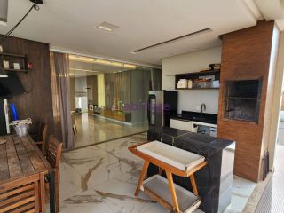 Casa de condomínio no Damha com 488m² com 4 suítes e espaço gourmet com piscina