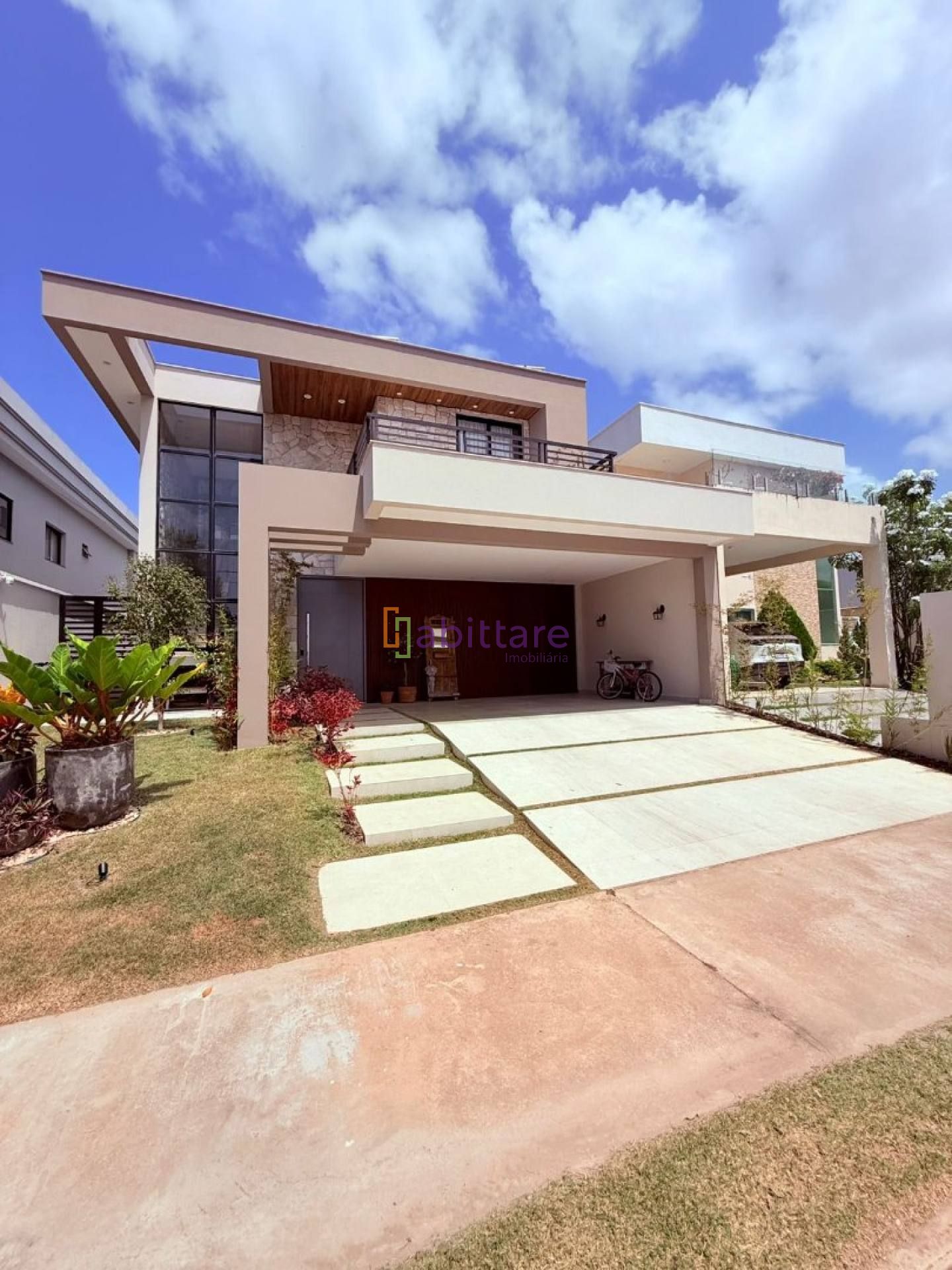 Casa duplex de 343m² com 4 suítes no Condomínio Damha Araçagy