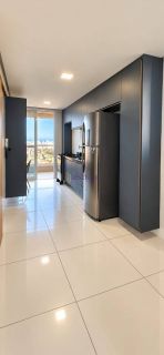 Alugo apartamento semi mobiliado com 3 suítes no Península Square - Vista Mar e lagoa