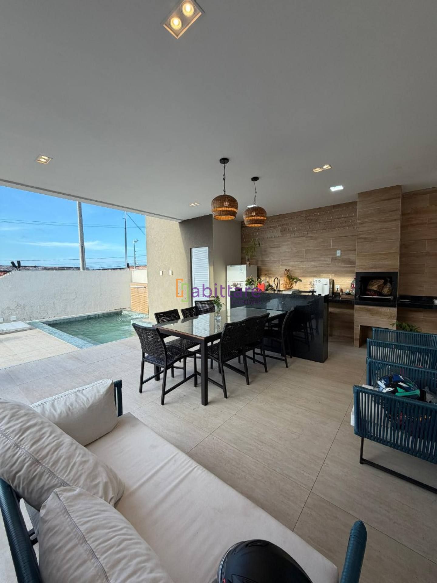 Casa residencial de 200m² com 3 suítes + espaço gourmet com piscina no Parque Athenas